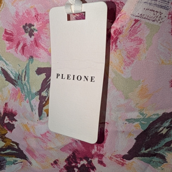 NWT-- Ladies Pleione Pink Flutter Sleeve Blouse Size Small - Picture 5 of 5